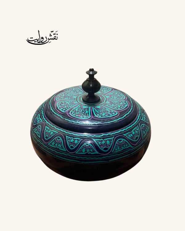 Lacquer art powder box.
