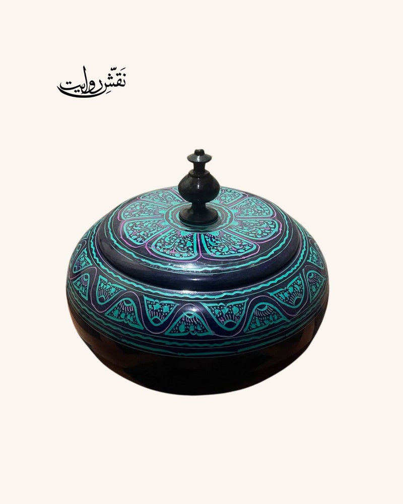Lacquer art powder box.